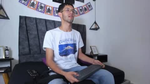 Snapshot of ian_thompsoncut chatting on 11.02.25 Ian Thompson online show from 11.02.25