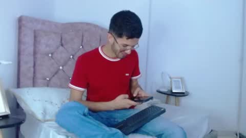 Snapshot of ian_thompsoncut chatting on 11.15.25 Ian Thompson online show from 11.15.25