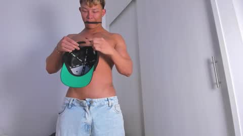 Snapshot of ianmachado777 chatting on 12.16.25 Ian Machado online show from 12.16.25