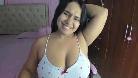 Snapshot of ibby_fay chatting on 11.04.25 Daniela online show from 11.04.25