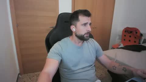 Snapshot of iberian_macho chatting on 10.10.25 iberian_macho online show from 10.10.25