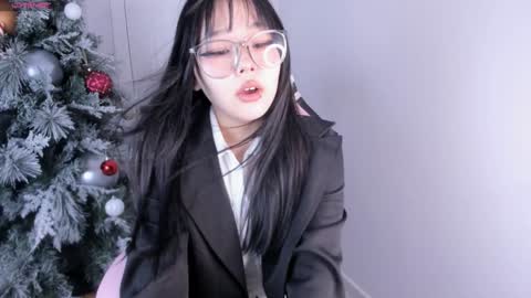 Snapshot of ichigo_o chatting on 12.29.24 Hitomi online show from 12.29.24