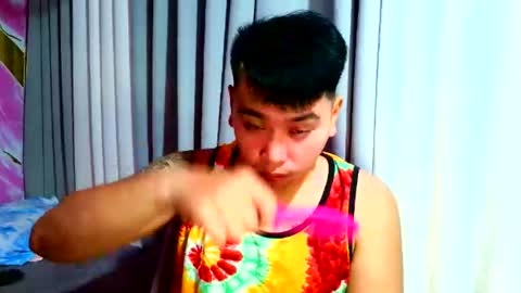 Snapshot of iconic_vince chatting on 10.13.25 iconic_vince online show from 10.13.25