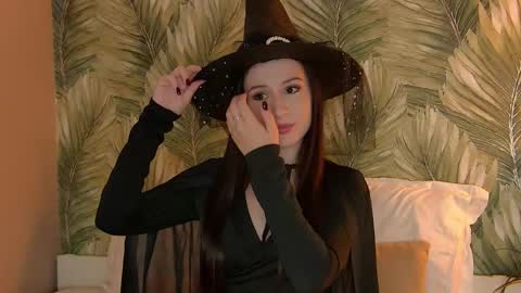 Snapshot of idamack chatting on 10.30.25 Ida Mask online show from 10.30.25