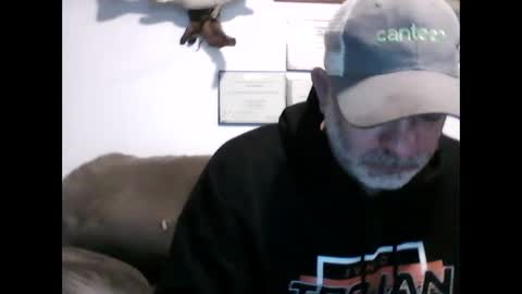 idkwhyidothis348732 online show from 12.26.24