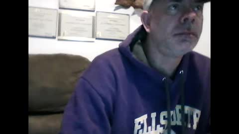 idkwhyidothis348732 online show from 02.03.25