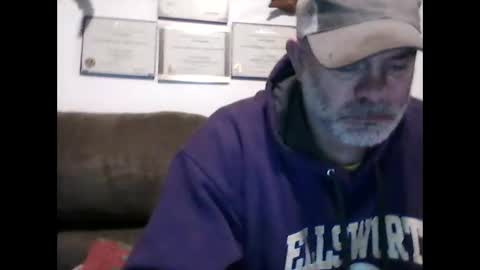 idkwhyidothis348732 online show from 02.18.25