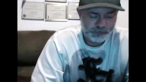 idkwhyidothis348732 online show from 02.24.25