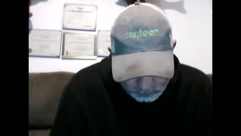 idkwhyidothis348732 online show from 02.26.25