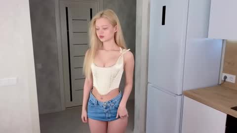 Snapshot of ifiwasyourgf chatting on 02.22.25 Lisa online show from 02.22.25