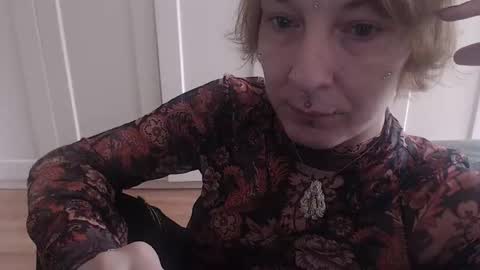 Snapshot of ifk_donkeysfr chatting on 11.11.25 Ifk Donkeys online show from 11.11.25