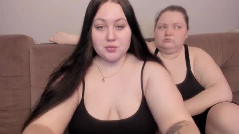 Snapshot of ihaveasecret_ chatting on 11.09.25 Alice online show from 11.09.25