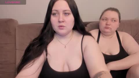 Snapshot of ihaveasecret_ chatting on 11.11.25 Alice online show from 11.11.25