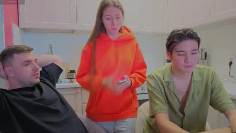 Julia and Mira online show from 10.02.25