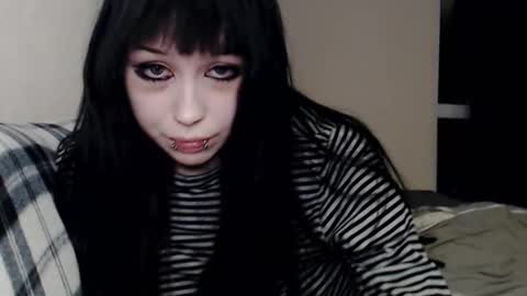 Snapshot of iiiiiiis chatting on 10.16.25 iiiiiiis online show from 10.16.25