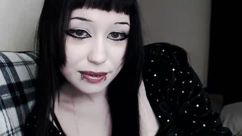 Snapshot of iiiiiiis chatting on 10.18.25 iiiiiiis online show from 10.18.25