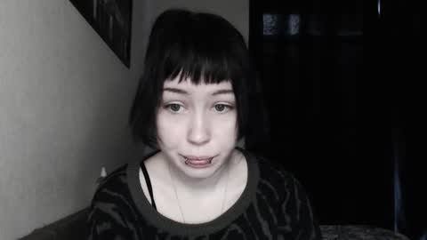 Snapshot of iiiiiiis chatting on 11.16.25 iiiiiiis online show from 11.16.25