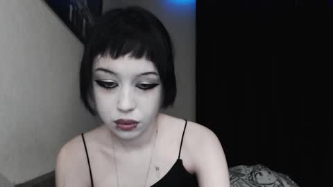 Snapshot of iiiiiiis chatting on 11.18.25 iiiiiiis online show from 11.18.25