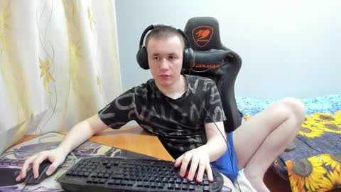 Snapshot of iliaskrislove chatting on 10.10.25 iliaskris online show from 10.10.25