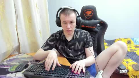 Snapshot of iliaskrislove chatting on 10.10.25 iliaskris online show from 10.10.25