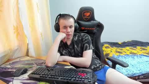 Snapshot of iliaskrislove chatting on 10.14.25 iliaskris online show from 10.14.25