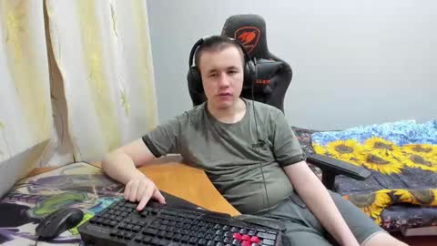 Snapshot of iliaskrislove chatting on 10.22.25 iliaskris online show from 10.22.25