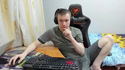 Snapshot of iliaskrislove chatting on 10.24.25 iliaskris online show from 10.24.25