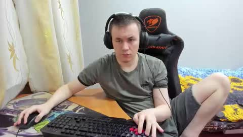 Snapshot of iliaskrislove chatting on 10.25.25 iliaskris online show from 10.25.25