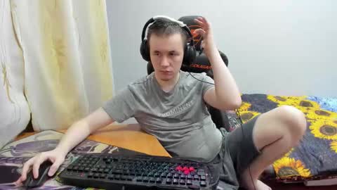 Snapshot of iliaskrislove chatting on 10.29.25 iliaskris online show from 10.29.25