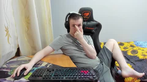 Snapshot of iliaskrislove chatting on 10.31.25 iliaskris online show from 10.31.25