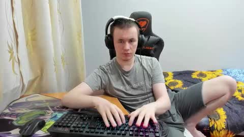 Snapshot of iliaskrislove chatting on 10.31.25 iliaskris online show from 10.31.25