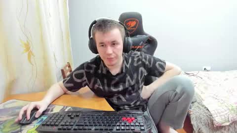 Snapshot of iliaskrislove chatting on 11.04.25 iliaskris online show from 11.04.25