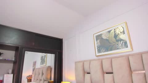 Snapshot of iliy_ chatting on 12.29.24 ILY online show from 12.29.24