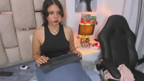 Snapshot of iliy_ chatting on 12.29.24 ILY online show from 12.29.24