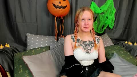 Snapshot of illando chatting on 10.29.25 Annie online show from 10.29.25