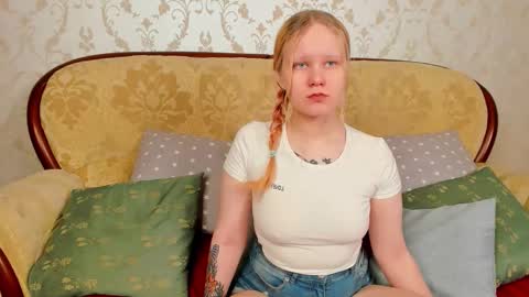 Snapshot of illando chatting on 11.08.25 Annie online show from 11.08.25