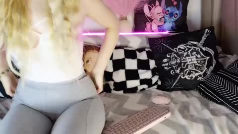 nicollee online show from 02.20.25