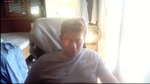 Snapshot of iloveyoutoo2000 chatting on 10.03.25 iloveyoutoo2000 online show from 10.03.25