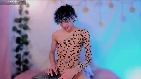 Alejo independent model   online show from 09.25.25