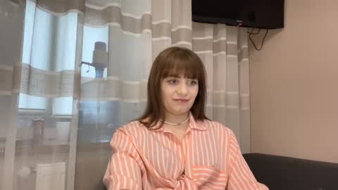 Snapshot of im_alisa_ chatting on 10.17.25 Alisa online show from 10.17.25