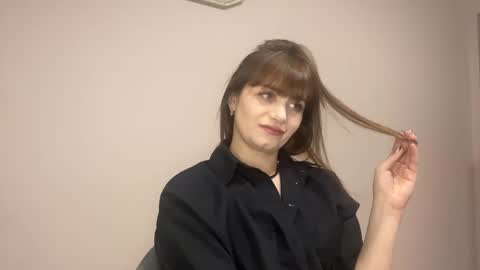 Snapshot of im_alisa_ chatting on 10.28.25 Alisa online show from 10.28.25