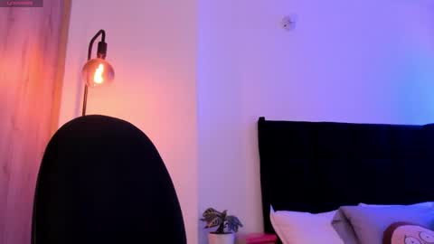 Snapshot of im_cameron chatting on 04.28.26 Jhonatan online show from 04.28.26