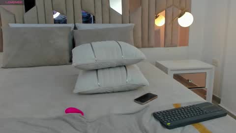 Snapshot of im_caro chatting on 10.08.25 Caro online show from 10.08.25