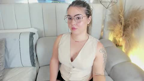 Snapshot of im_dalhia chatting on 02.19.26 DAHLIA online show from 02.19.26