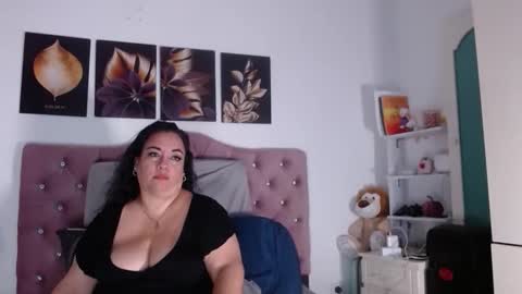 Snapshot of im_helenn_ chatting on 10.01.25 Hellen online show from 10.01.25