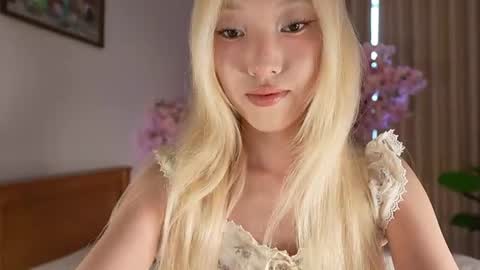 Snapshot of im_key chatting on 07.17.26 Key online show from 07.17.26
