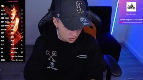 Snapshot of im_laia_ chatting on 10.05.25 Laia online show from 10.05.25