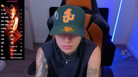 Snapshot of im_laia_ chatting on 11.04.25 Laia online show from 11.04.25