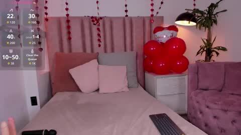 Snapshot of im_lunaluxe chatting on 02.15.26 Luna Luxe online show from 02.15.26