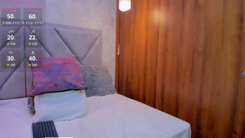 Snapshot of im_manu chatting on 10.31.25 Manu online show from 10.31.25